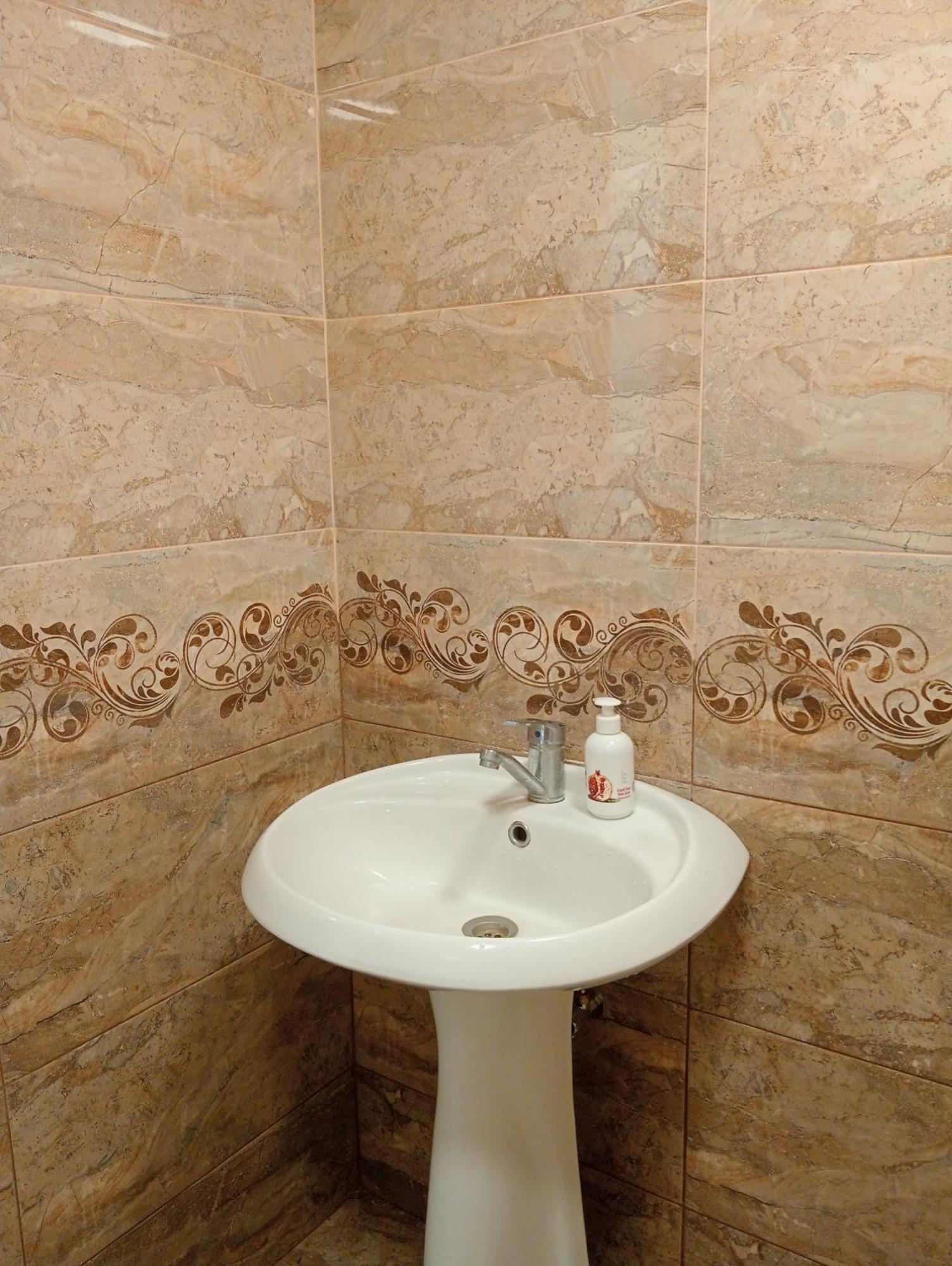 Apartment On The Delara Aliyeva Street Bakoe Buitenkant foto
